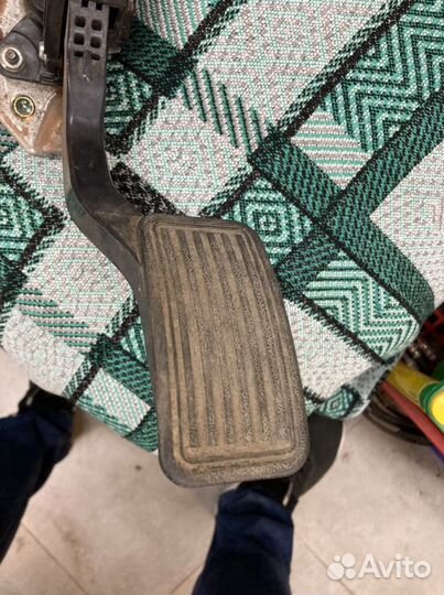 Педаль газа Mazda L20641600