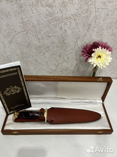 Кинжал сувенирный с золочением и 34 фианитами