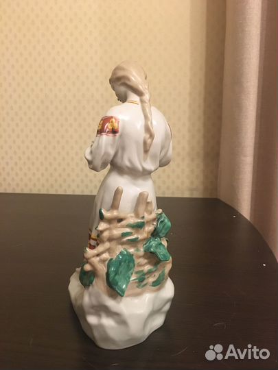 Статуэтка Любит-не-любит