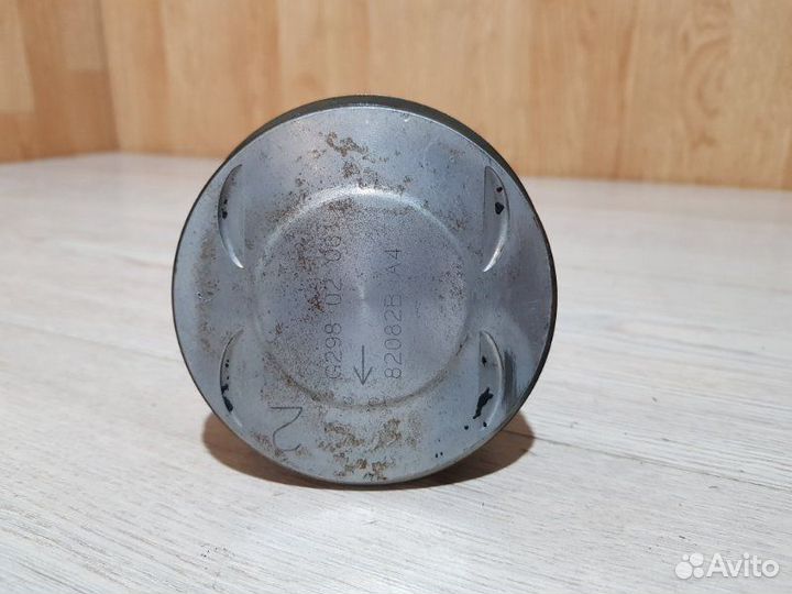 Поршень с шатуном Ford Maverick AJ 2003