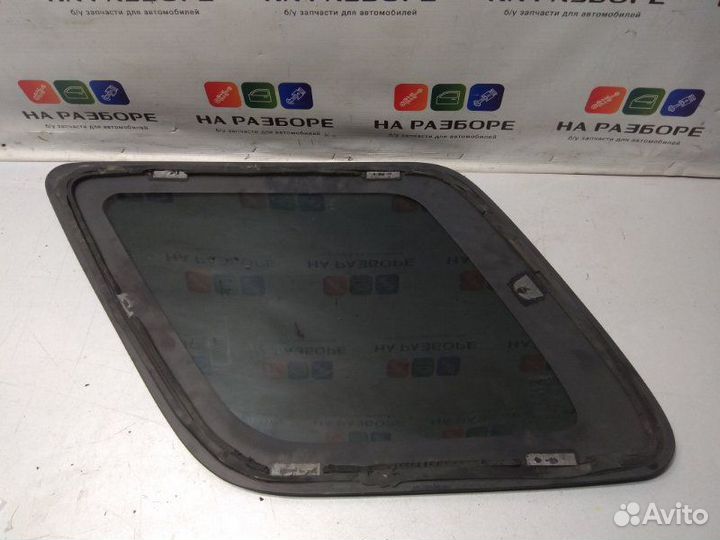 Форточка в крыло задняя правая Ford Escape