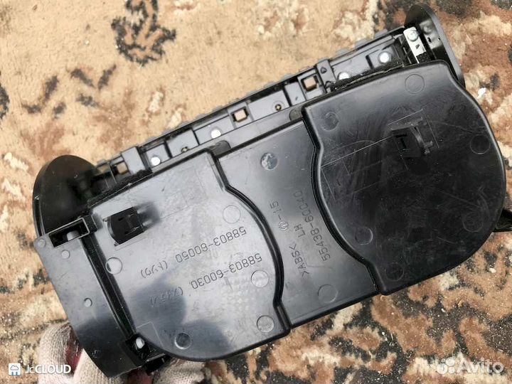 Подстаканник на toyota land cruiser GRJ200, J200