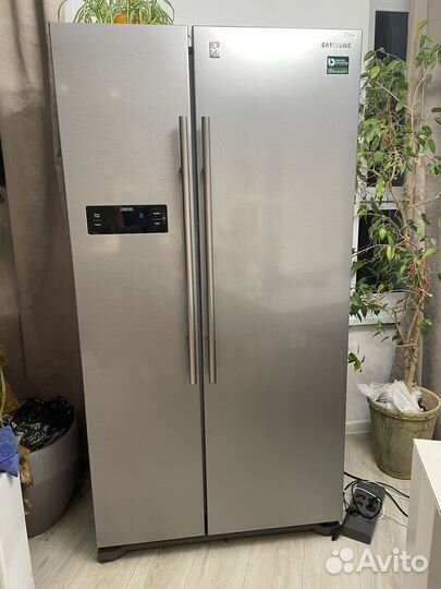 Холодильник двухдверный samsung