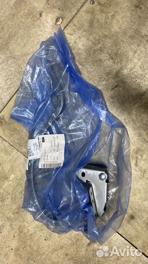 Петля багажника правая Volkswagen Polo 6RF827302A