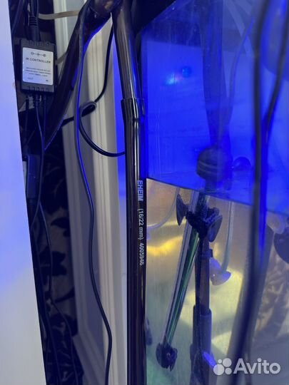 Аквариум с рыбками и фильтром