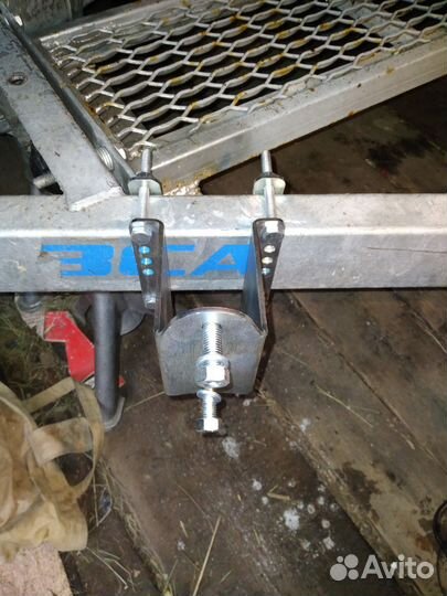 Кронштейн запасного колеса для прицепа мзса
