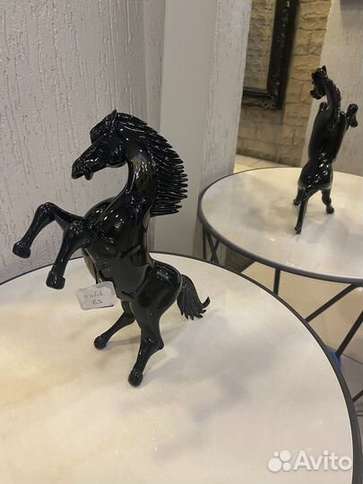 241117 Статуэтка Конь черное стекло арт