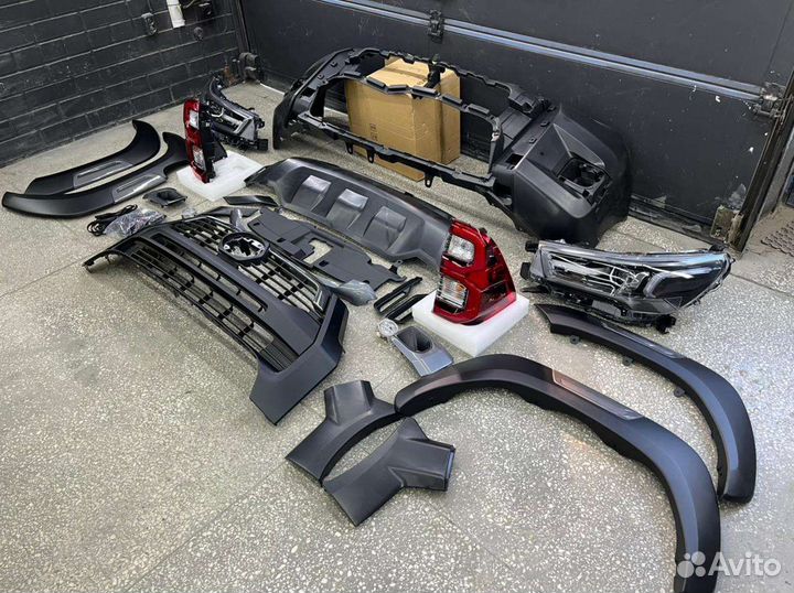 Рестайлинг Toyota Hilux 2020 в Black Onyx