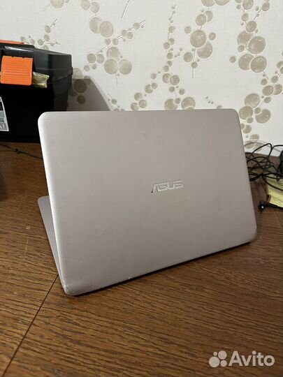 Шустрый ультрабук Asus UX305 Core i5/4/128SSD/FHD