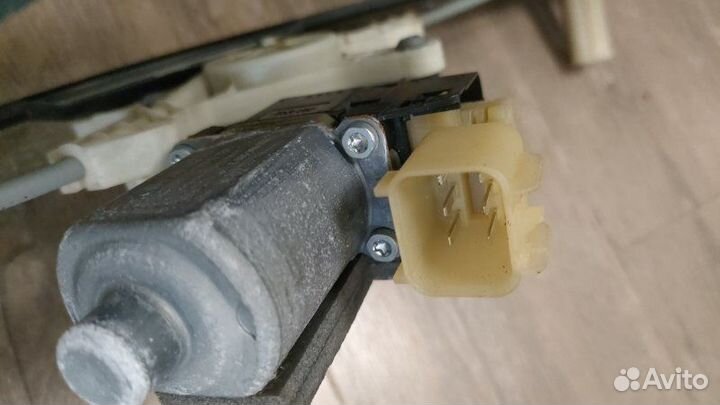 Стеклоподъемник задний правый Land Rover Range