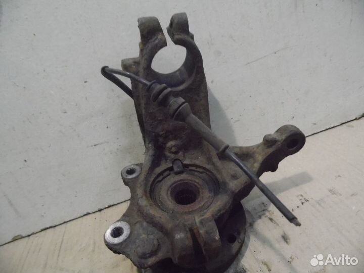 Кулак поворотный передний правый Пежо 206