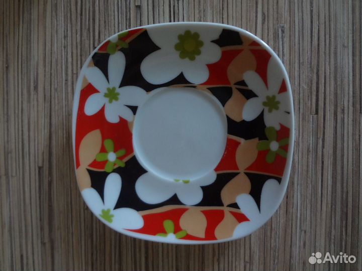 Кофейный набор - 5 чашечек и 5 блюдцев на подставк