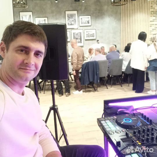 Dj, Музыкант в кафе