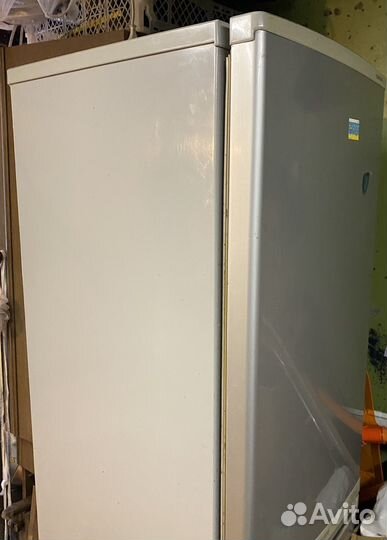 Холодильник Samsung