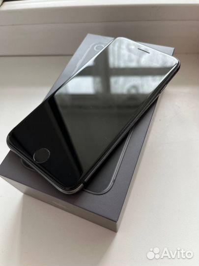 iPhone 8, 64 ГБ