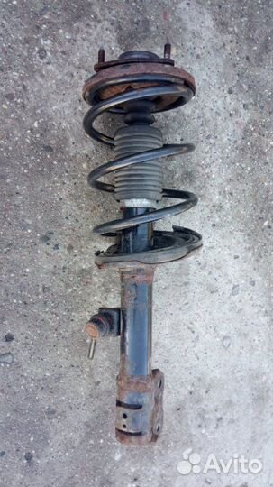 Амортизационная стойка передняя левая Mitsubishi