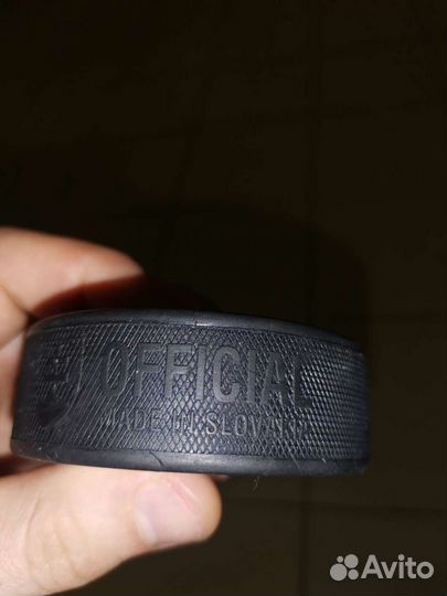 Хоккейные шайбы Vegum и Rubena