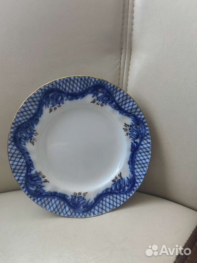 Чашка, десертная тарелка и блюдце