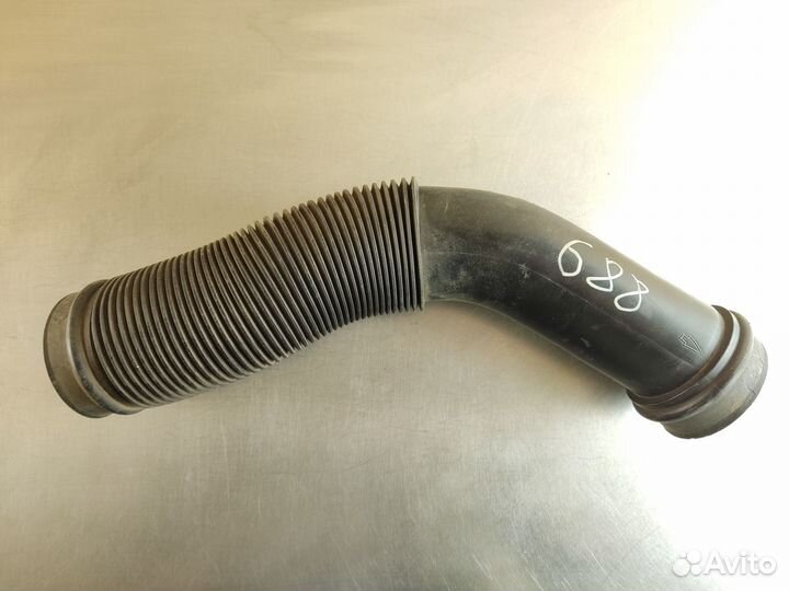 Патрубок воздушного фильтра Volkswagen Golf 3