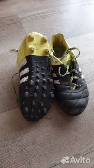 Футбольные бутсы