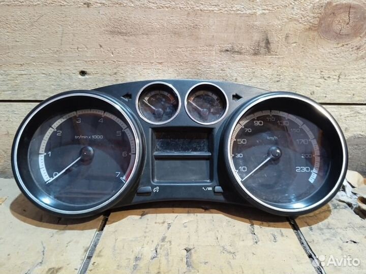 Щиток приборов Peugeot 408