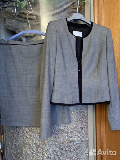 Hugo Boss,костюм,шерсть тонкая 98%(р42)