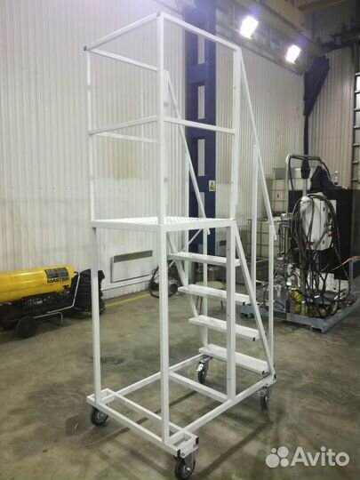 Лестница передвижная