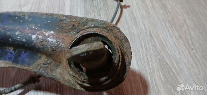 Кулак поворотный задний левый Mazda 3 Bk хэтчбек