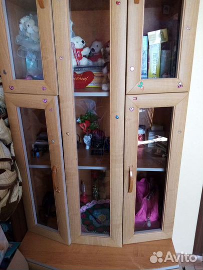 Книжный шкаф