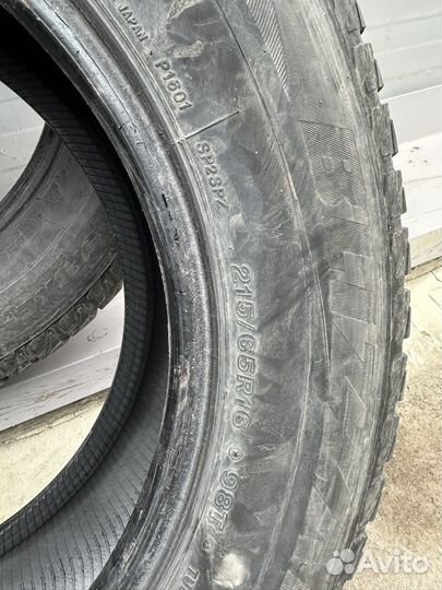 Bridgestone Blizzak Spike-02 215/65 R16 98T