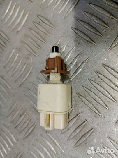 Б/У Датчик включения стопсигнала Toyota#001