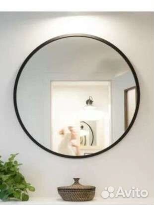 Круглое зеркало в раме