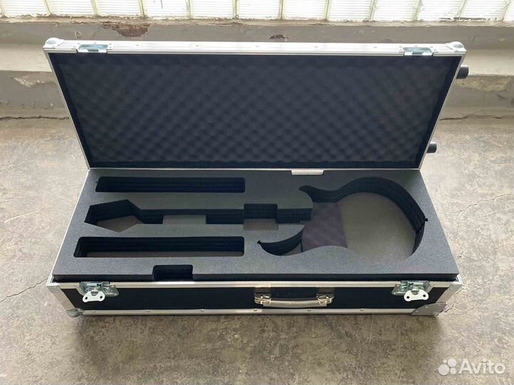 Кейс на колесах для 2-х электрогитар