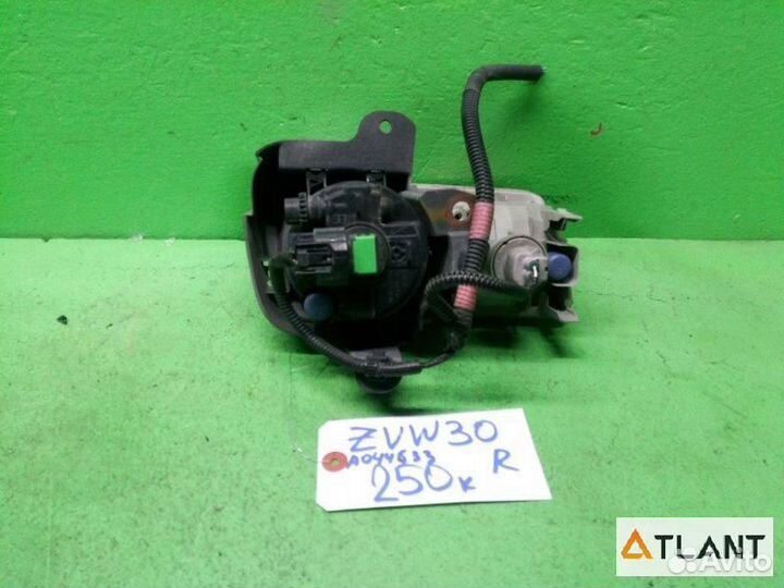 Туманка правая toyota prius