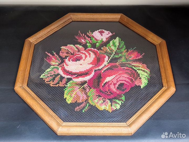 Панно вышивка крестиком Цветы в рамке 36,5 см