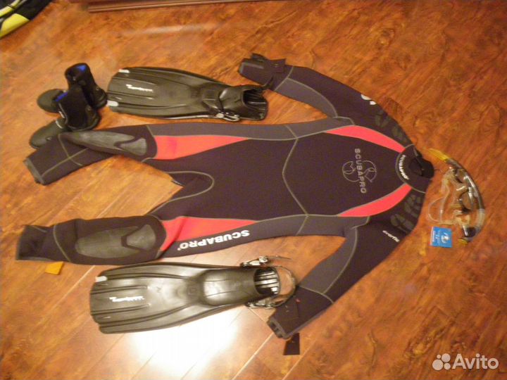 Мужской гидрокостюм,боты,ласты,маска,пояс.новые