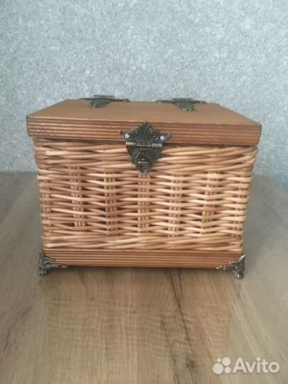 Шкатулка-сундучек