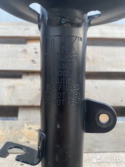 Амортизаторы задние (стойки) Toyota Corolla E11