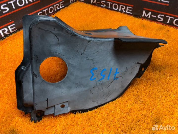 Подкрылок передний правый Mercedes-Benz C-Class