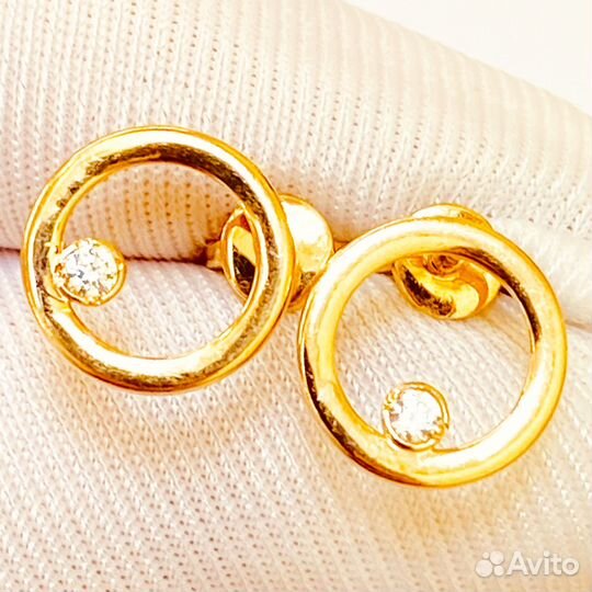 Золотые серьги с камнем