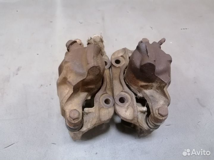 Суппорт тормозной передний Audi 80 B2 1.6 DT 1985