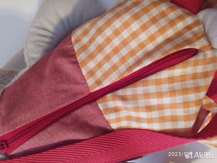 Зайцы-рюкзачки из-под конфет