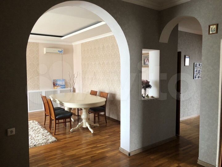 Дом 239,4 м² на участке 7 сот.