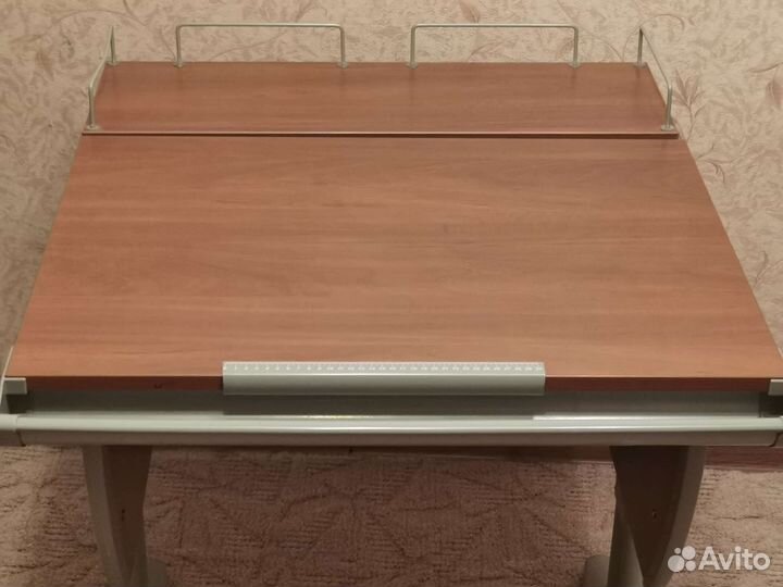 Растущая парта Дэми