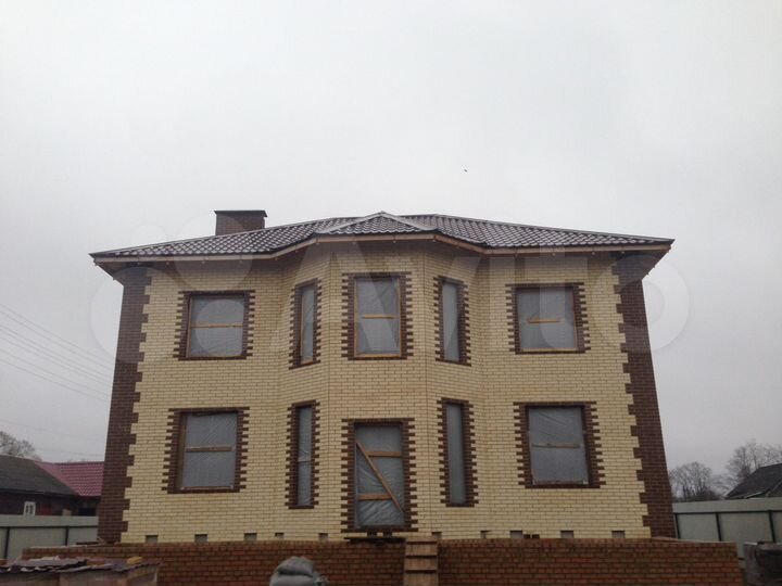 Дом 175 м² на участке 9,5 сот.