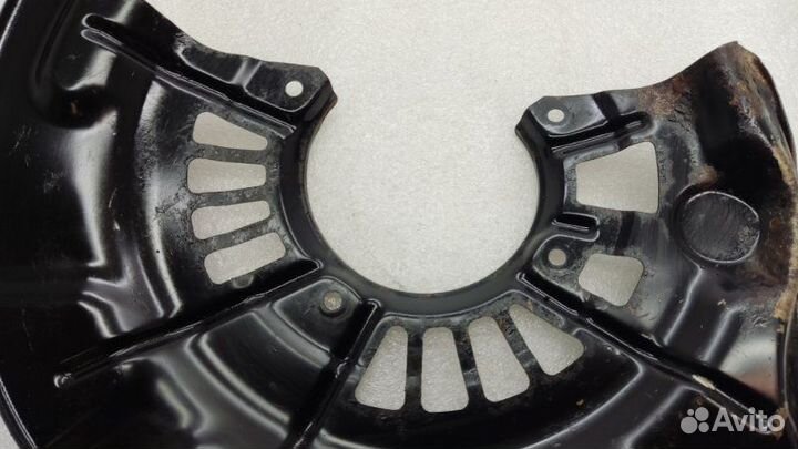 Пыльник тормозного диска передний левый Toyota