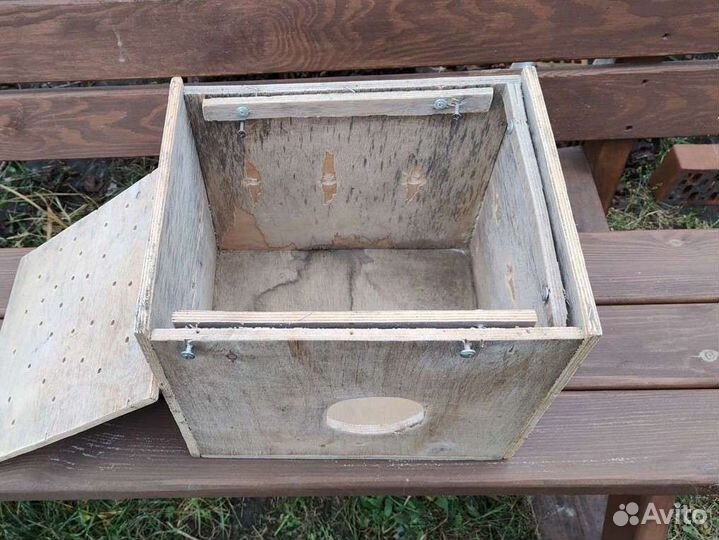 Гнездовые домики для корелл и волнистых попугаев