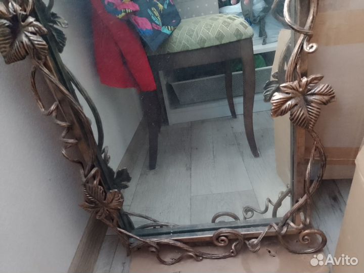 Зеркало в кованной раме