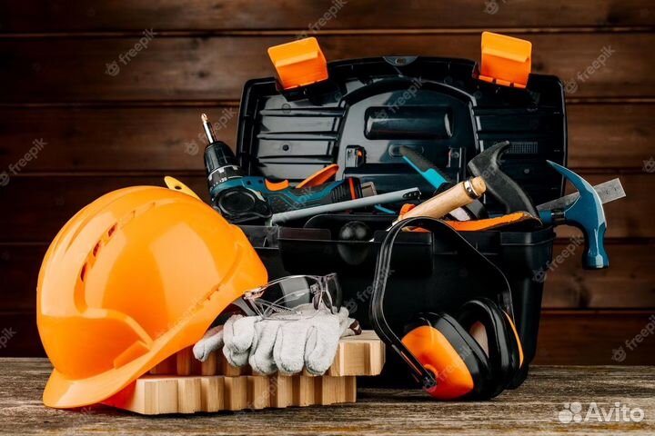 Мастер универсал со своим инструментом