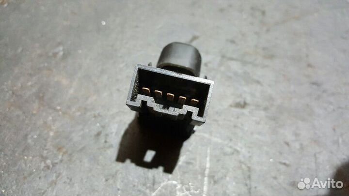 Кнопка управления люком Subaru Forester SG5 EJ255